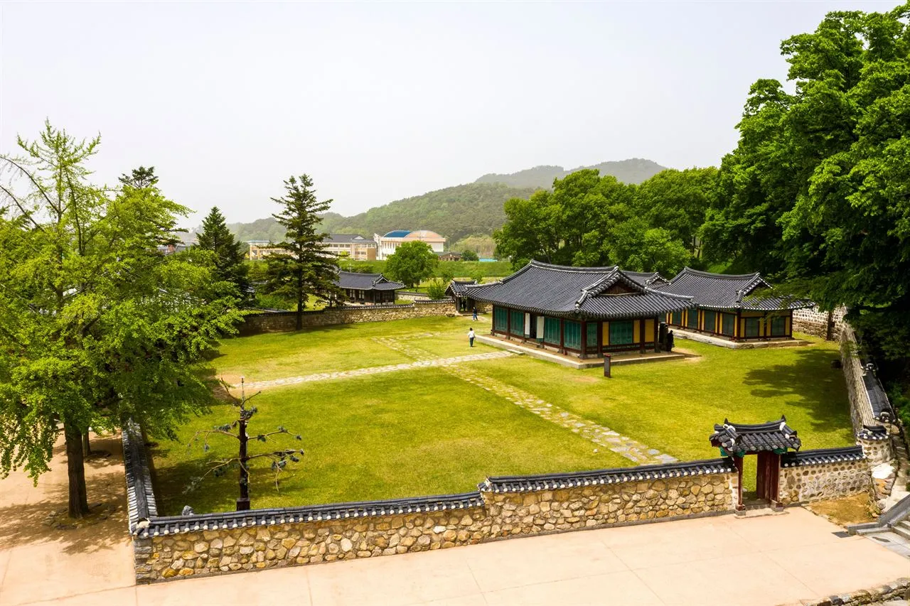 해미읍성 성벽 아래 순환
