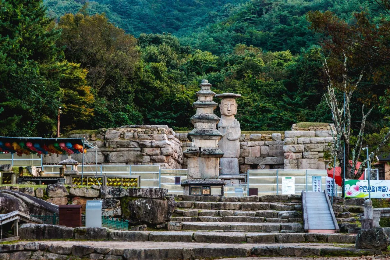 하늘재 옛길과 미륵대원지